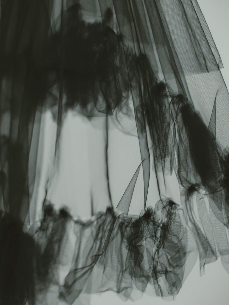 個性的なブラックベール